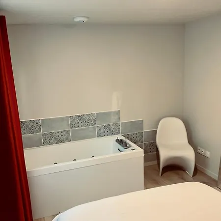 דירה - Superbe Cocon Independant Avec Balneo Et Jardin *