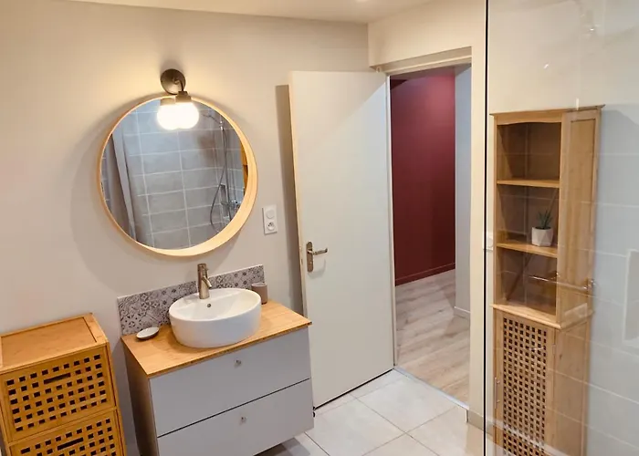 - Superbe Cocon Independant Avec Balneo Et Jardin *