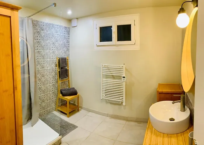 - Superbe Cocon Independant Avec Balneo Et Jardin Gignac (Herault)